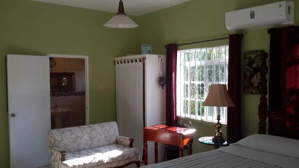 לוסאה Lorenton Hideaway בית הארחה